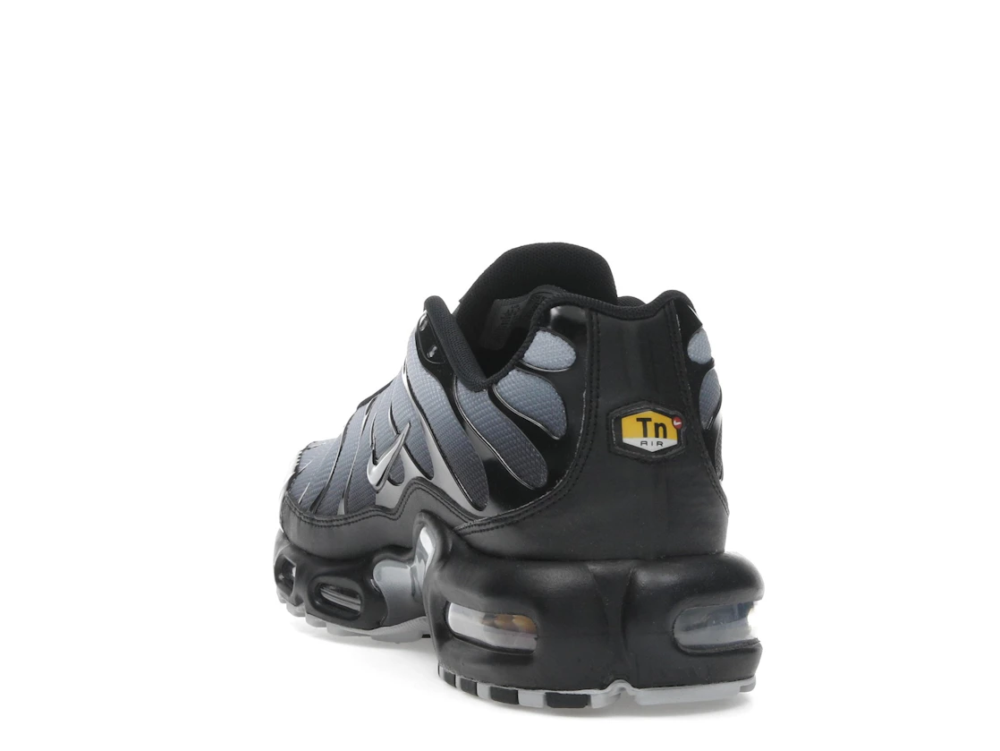 Vue 26 de Nike Air Max Plus SE Black Wolf Grey 