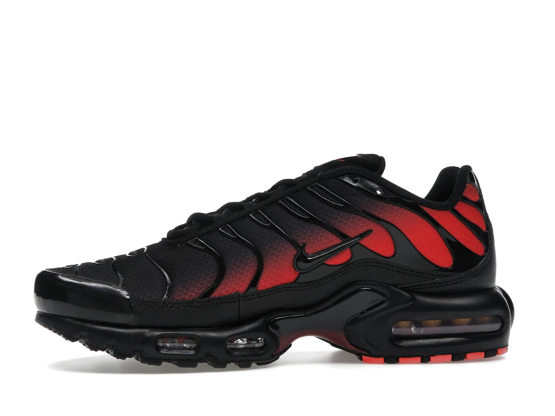 Vue 18 de Nike Air Max Plus Black Noble Red
