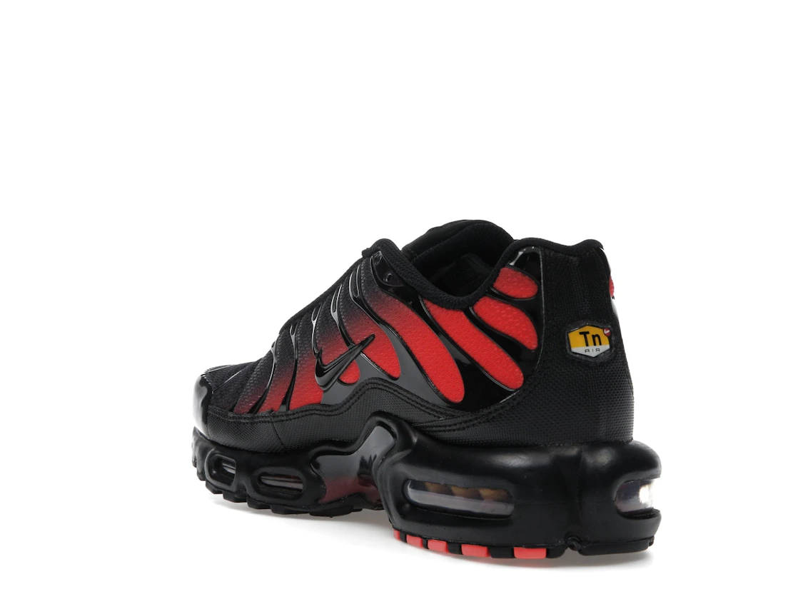 Vue 25 de Nike Air Max Plus Black Noble Red