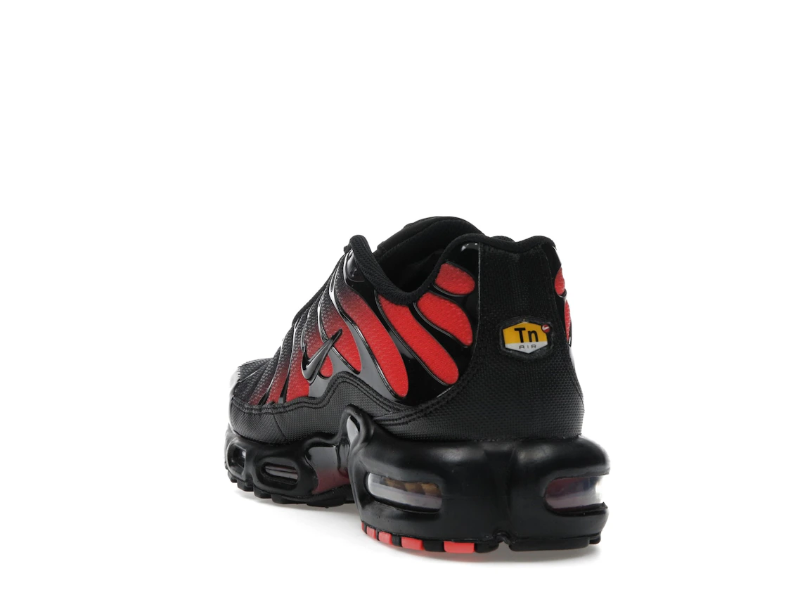 Vue 26 de Nike Air Max Plus Black Noble Red