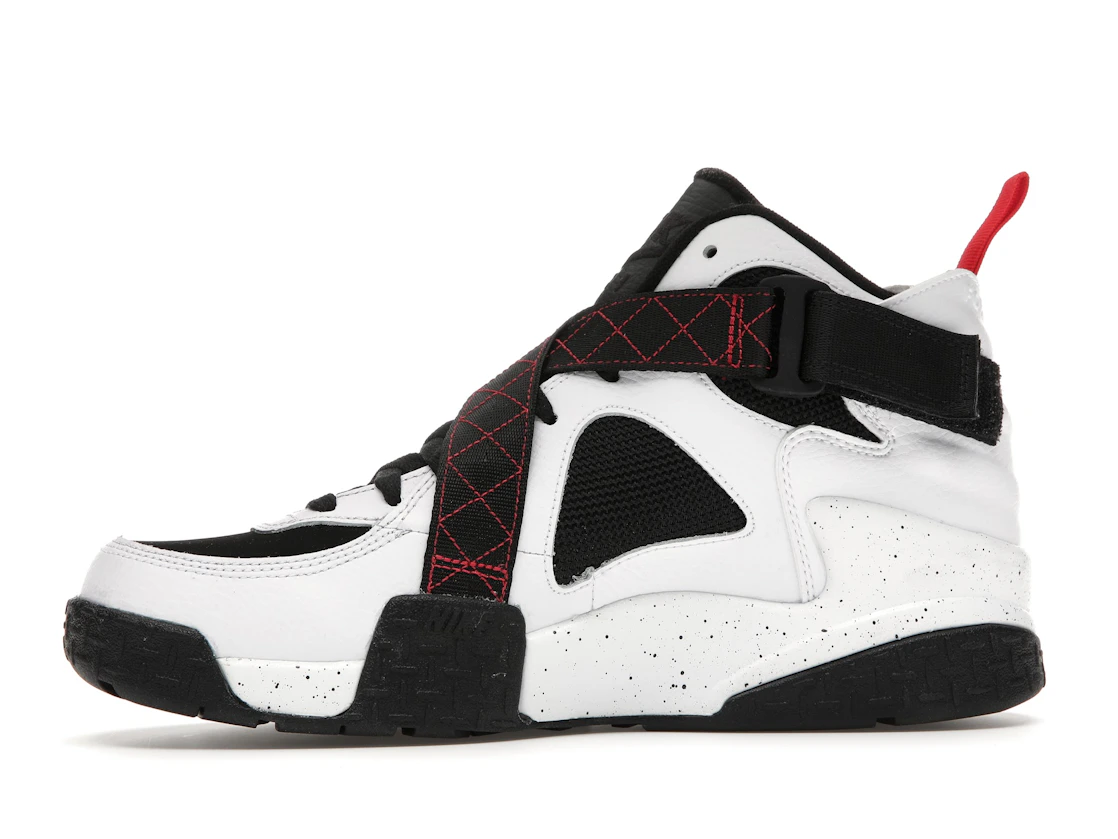 Vue 18 de Nike Air Raid White University Red