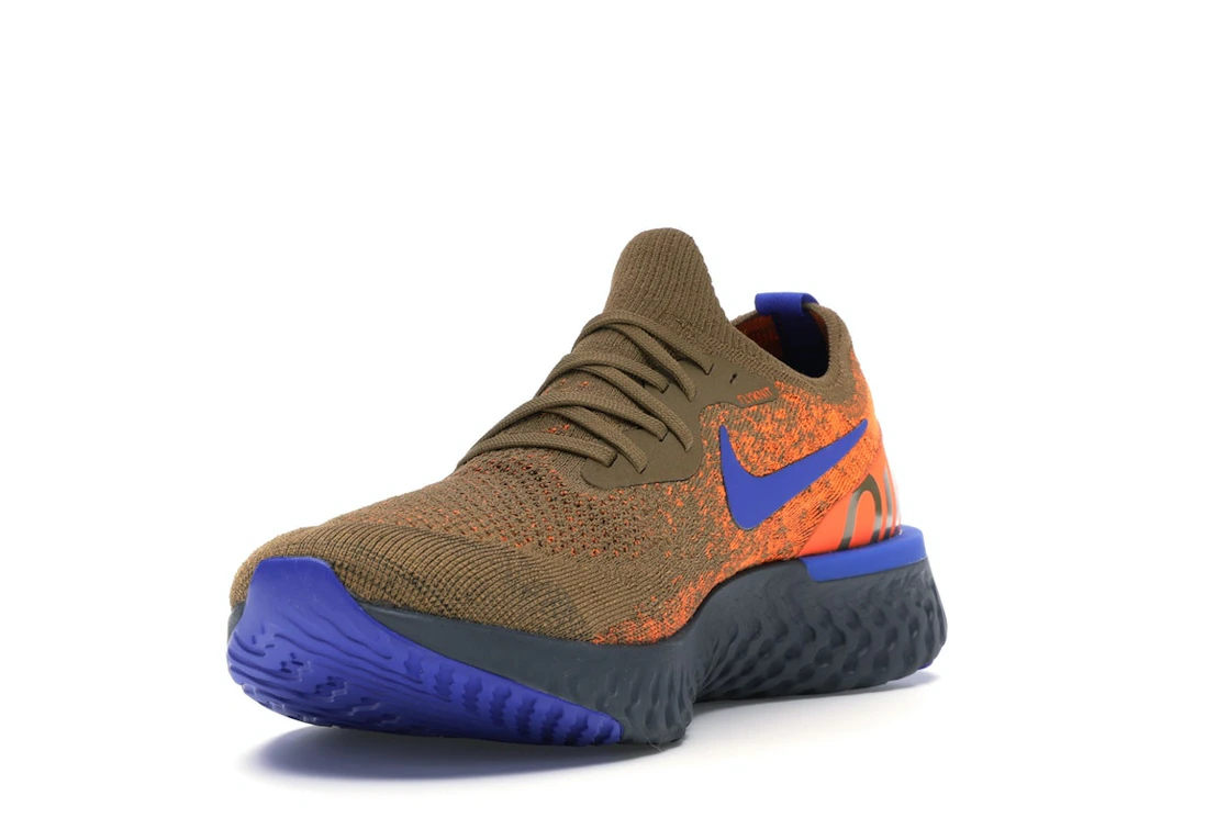 Vue 13 de Nike Epic React Flyknit Golden Beige Racer Blue