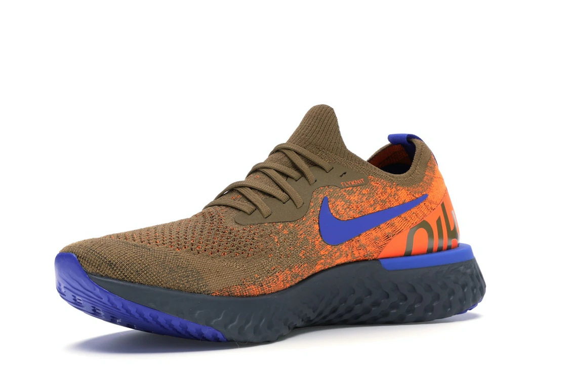 Vue 15 de Nike Epic React Flyknit Golden Beige Racer Blue
