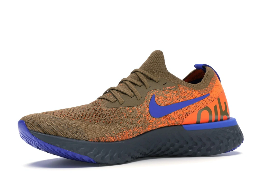 Vue 16 de Nike Epic React Flyknit Golden Beige Racer Blue