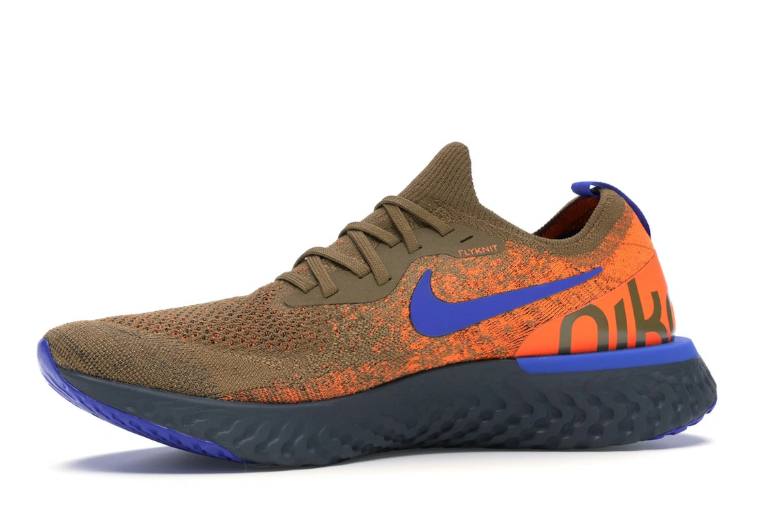 Vue 17 de Nike Epic React Flyknit Golden Beige Racer Blue