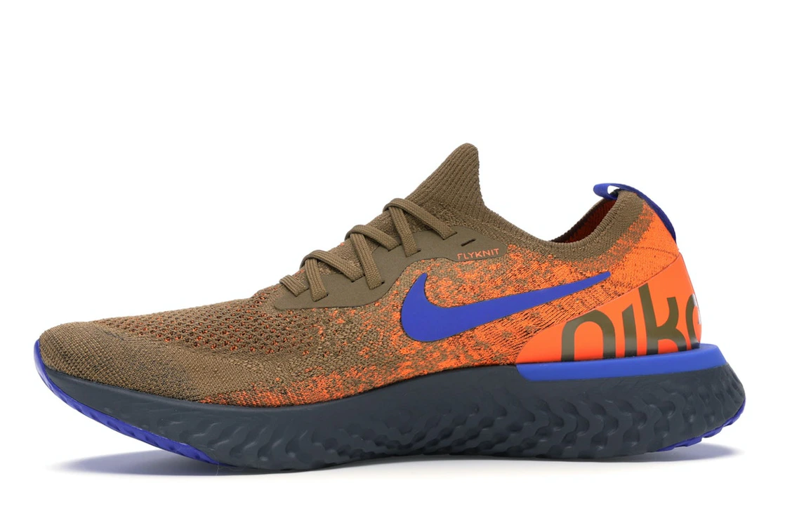 Vue 18 de Nike Epic React Flyknit Golden Beige Racer Blue