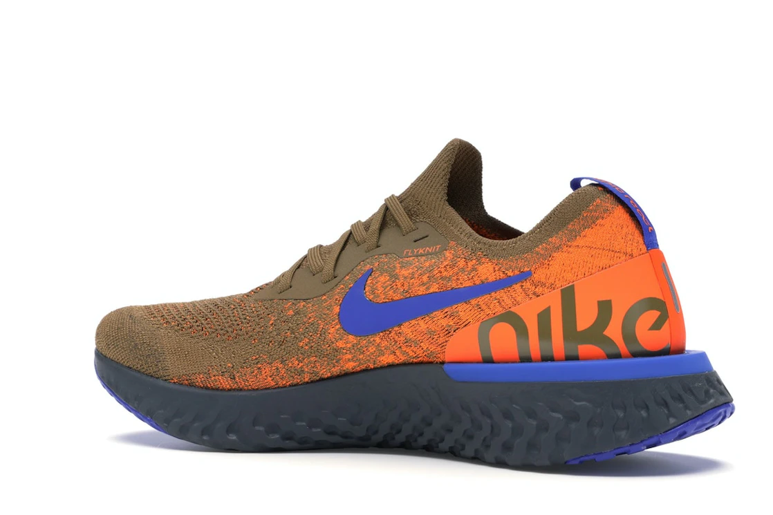 Vue 22 de Nike Epic React Flyknit Golden Beige Racer Blue