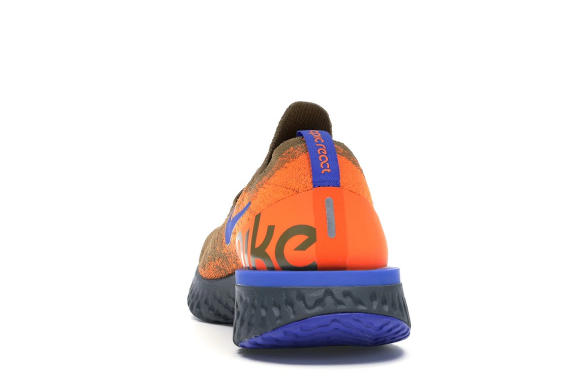 Vue 27 de Nike Epic React Flyknit Golden Beige Racer Blue