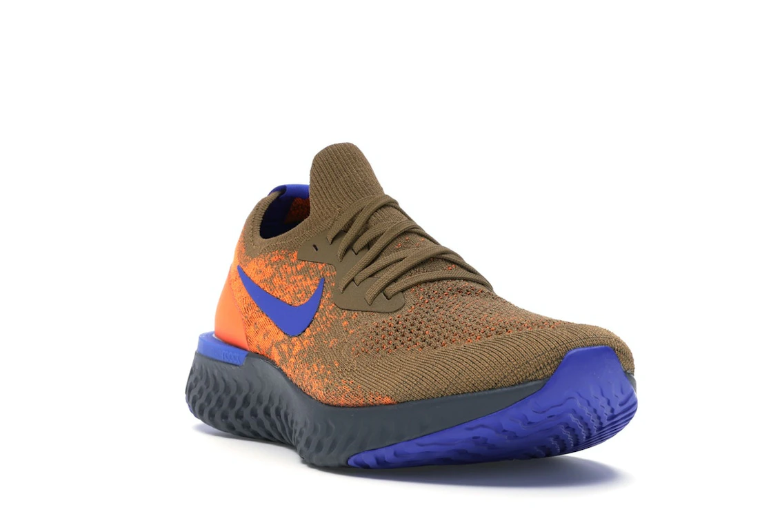 Vue 7 de Nike Epic React Flyknit Golden Beige Racer Blue