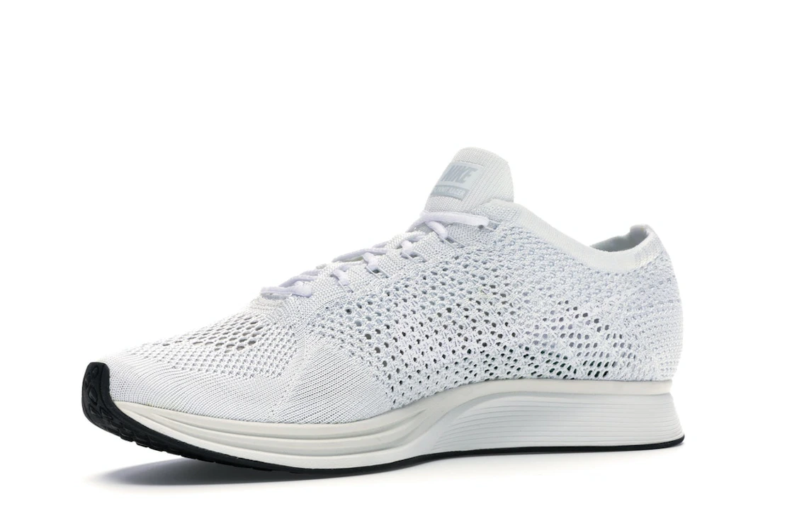 Vue 16 de Nike Flyknit Racer Goddess