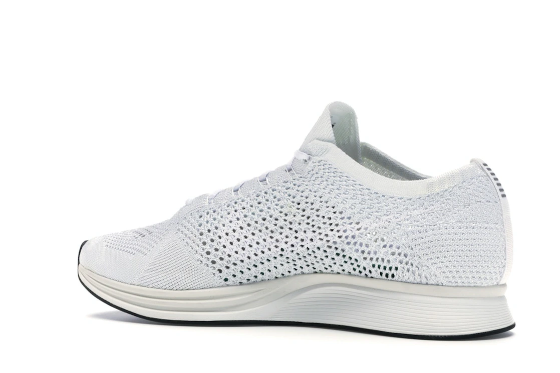 Vue 22 de Nike Flyknit Racer Goddess
