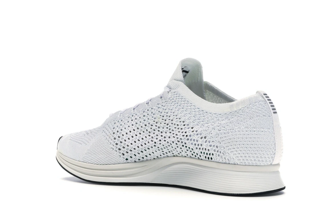 Vue 23 de Nike Flyknit Racer Goddess