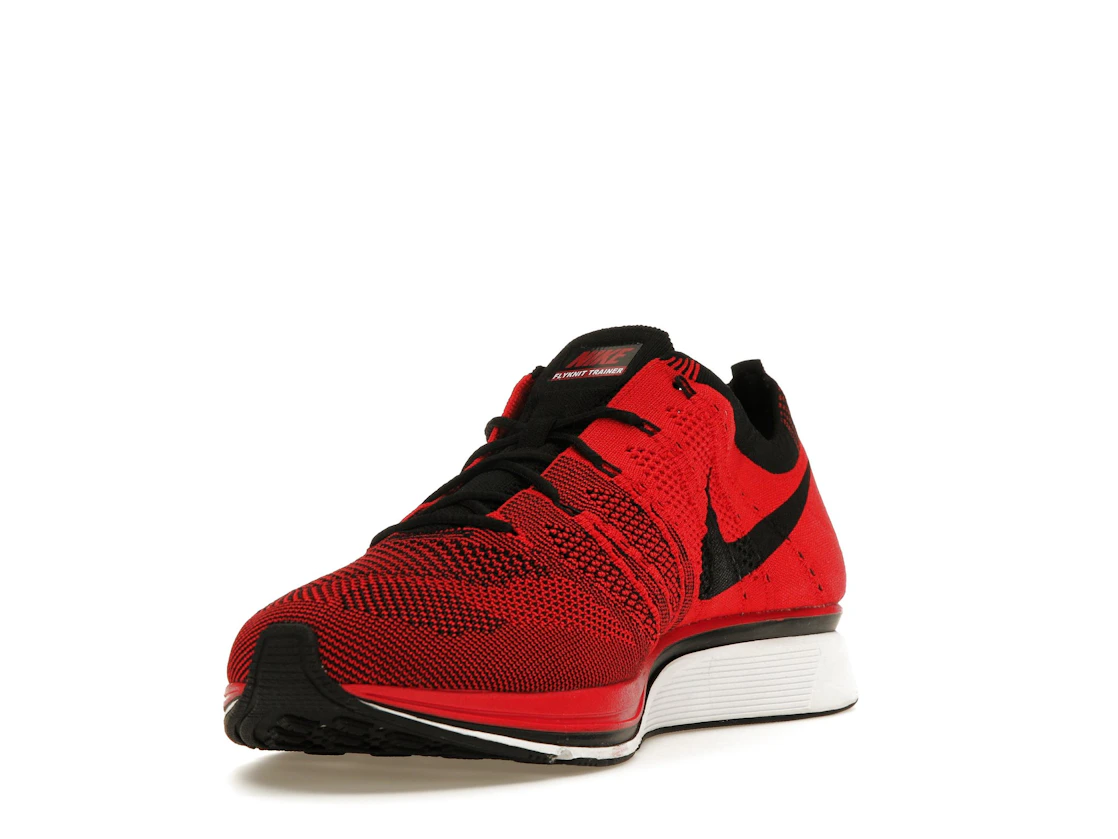 Vue 13 de Nike Flyknit Trainer+ University Red White