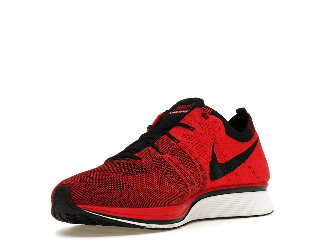 Vue 14 de Nike Flyknit Trainer+ University Red White