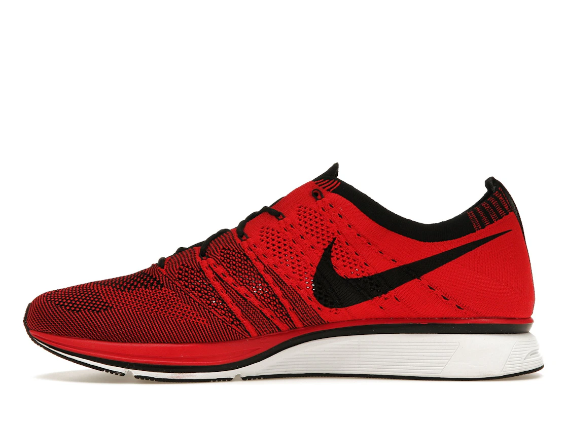 Vue 19 de Nike Flyknit Trainer+ University Red White