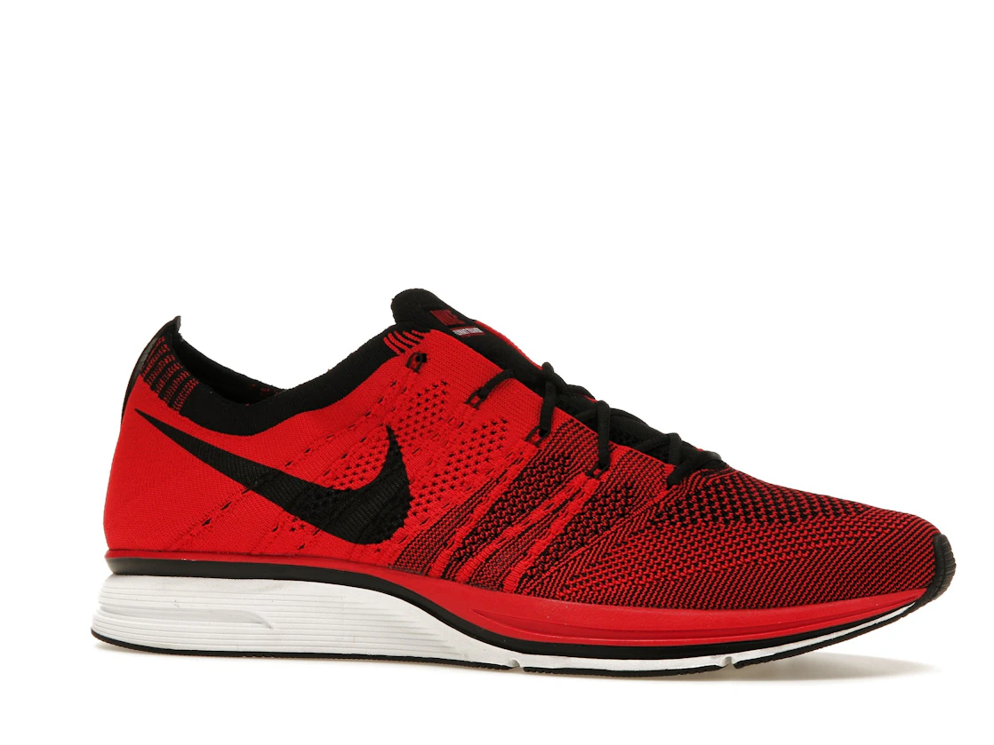Vue 3 de Nike Flyknit Trainer+ University Red White