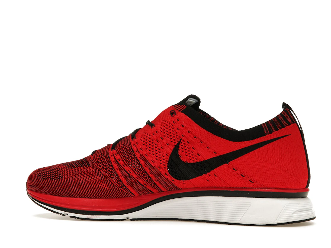 Vue 21 de Nike Flyknit Trainer+ University Red White
