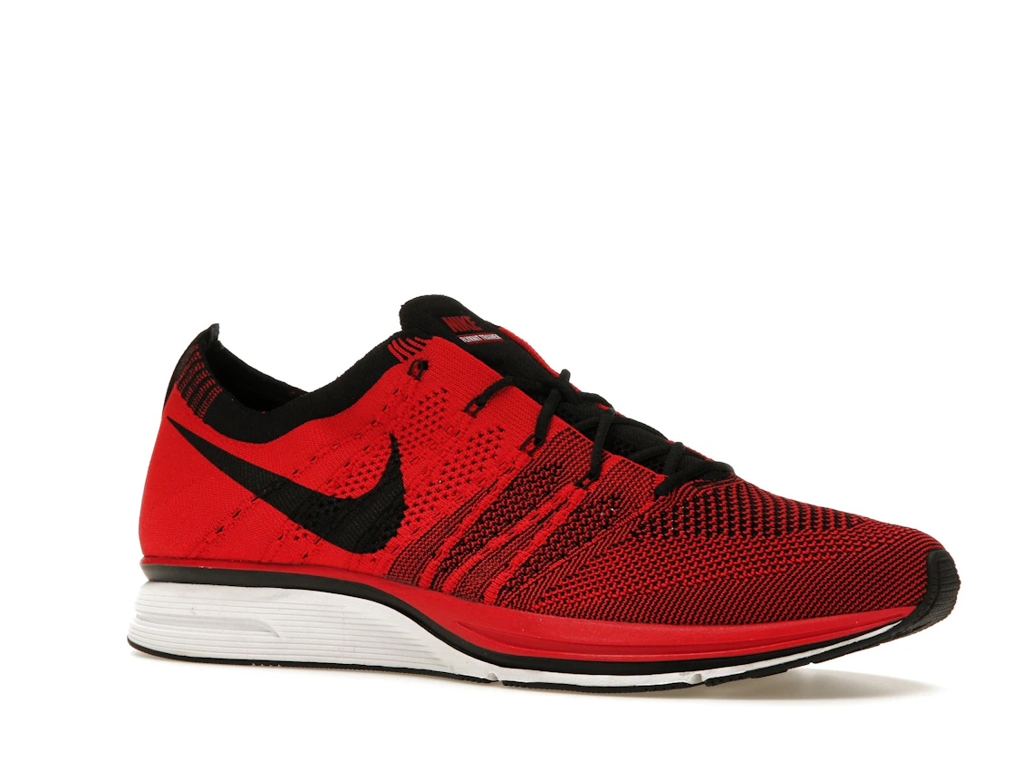Vue 4 de Nike Flyknit Trainer+ University Red White