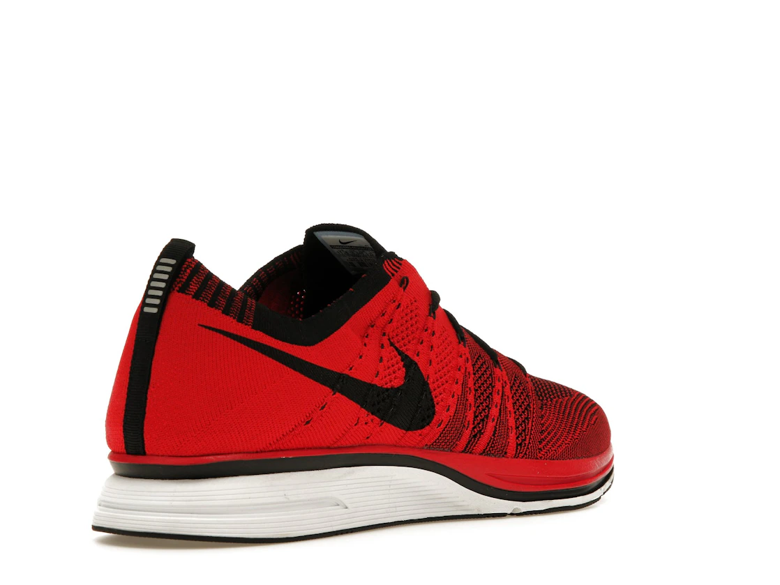 Vue 32 de Nike Flyknit Trainer+ University Red White