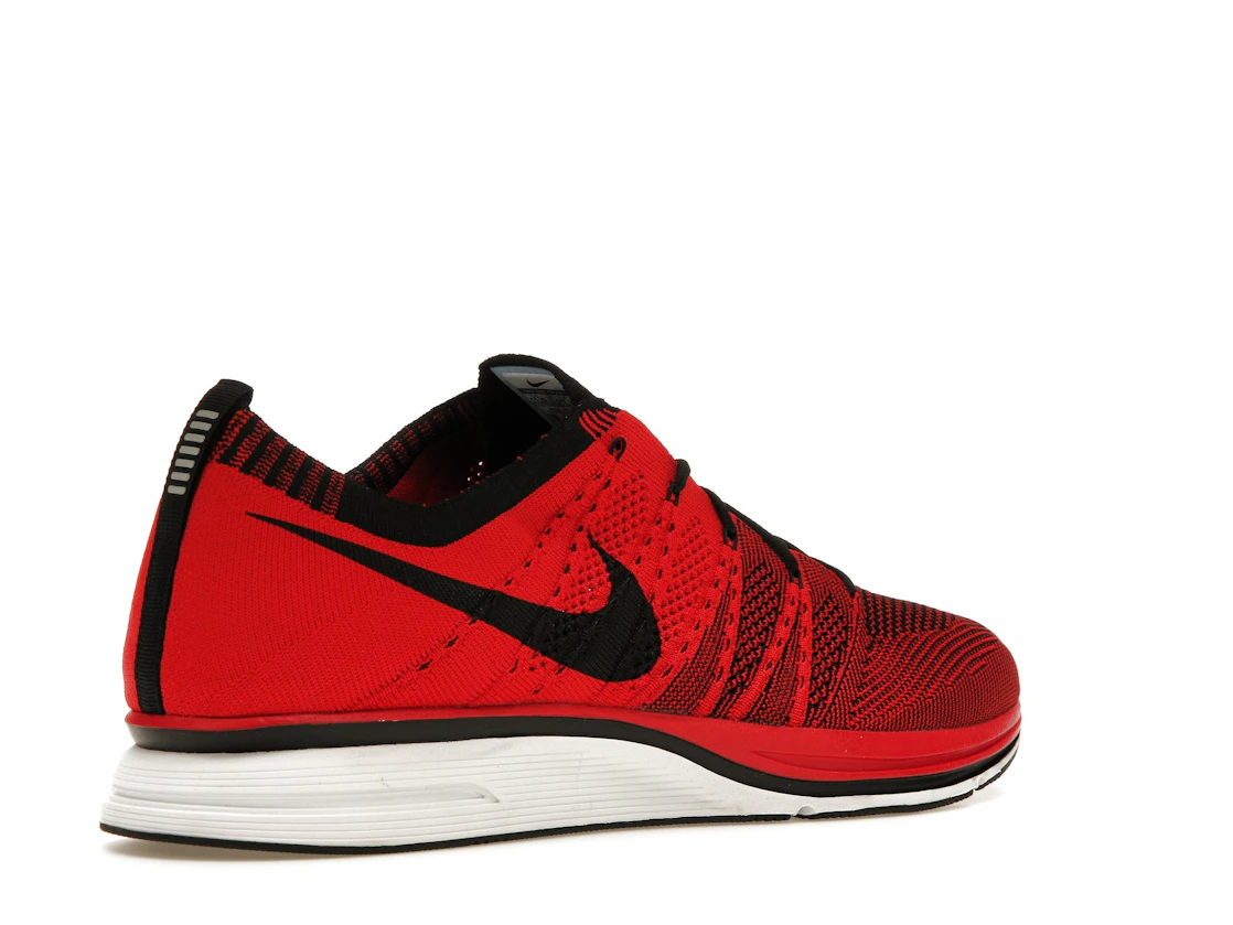 Vue 33 de Nike Flyknit Trainer+ University Red White
