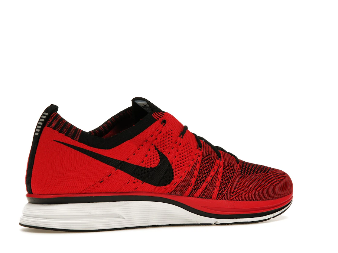Vue 34 de Nike Flyknit Trainer+ University Red White