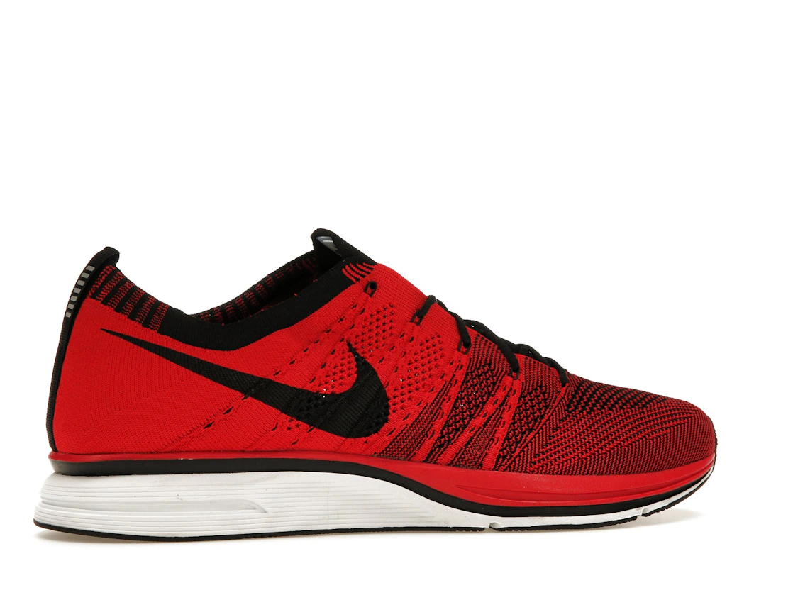 Vue 35 de Nike Flyknit Trainer+ University Red White