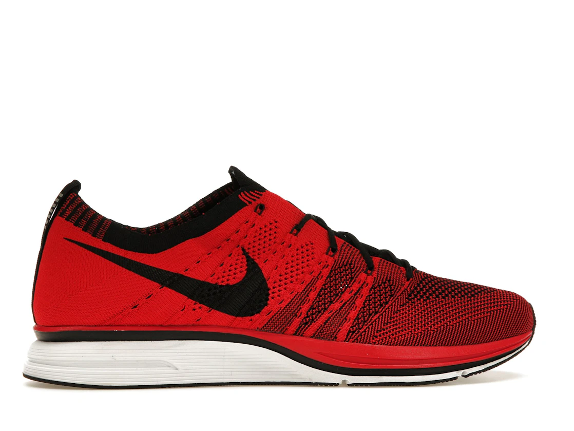Vue 36 de Nike Flyknit Trainer+ University Red White