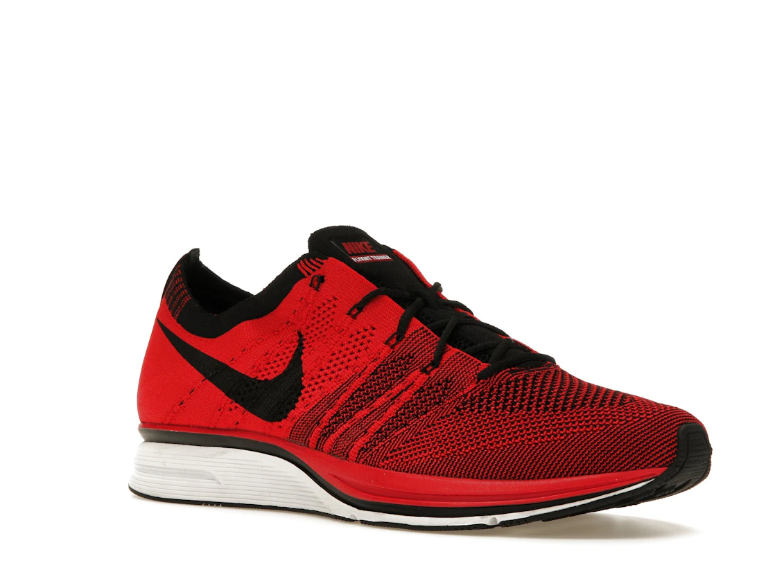 Vue 5 de Nike Flyknit Trainer+ University Red White