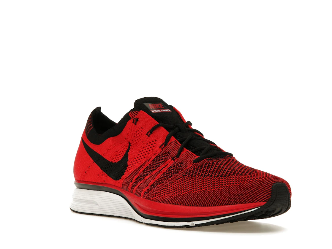 Vue 6 de Nike Flyknit Trainer+ University Red White