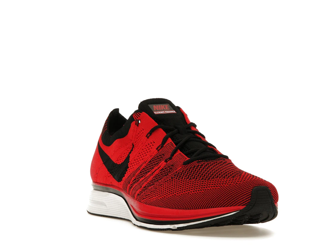 Vue 7 de Nike Flyknit Trainer+ University Red White