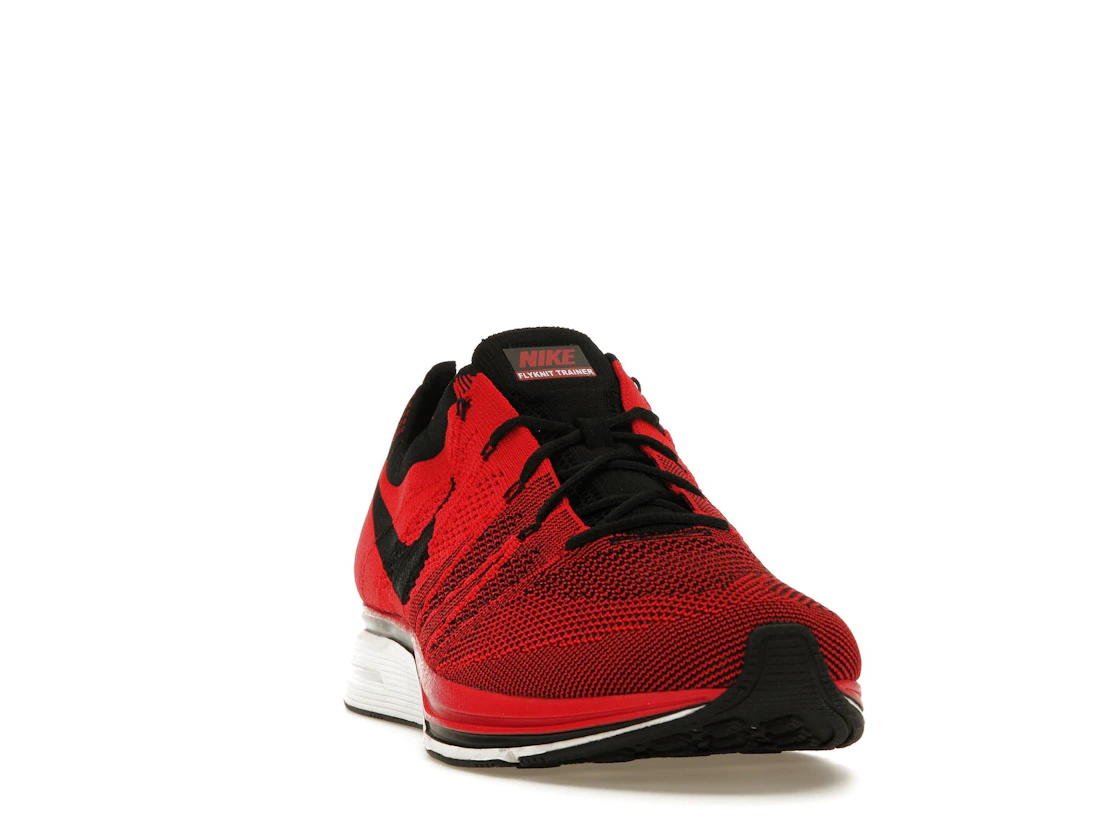 Vue 8 de Nike Flyknit Trainer+ University Red White