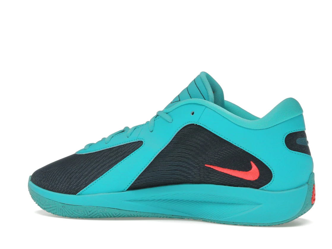 Vue 21 de Nike Giannis Zoom Freak 6 Liam and Maverick