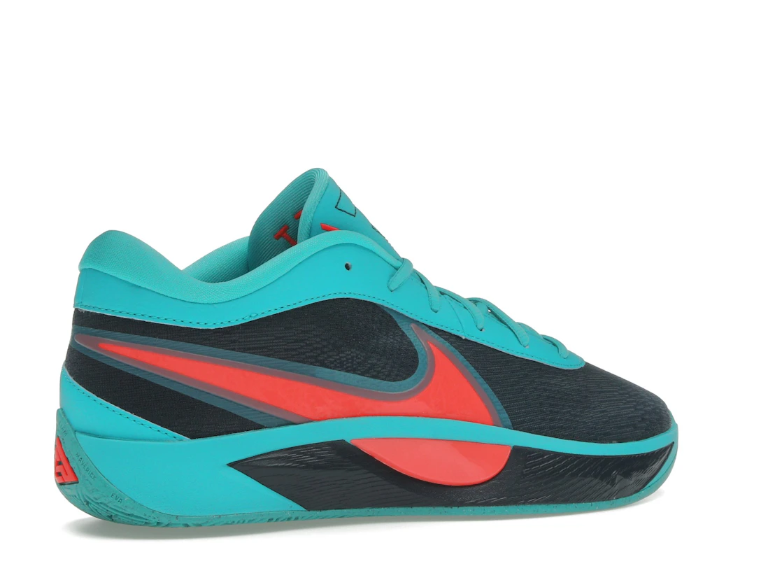 Vue 34 de Nike Giannis Zoom Freak 6 Liam and Maverick