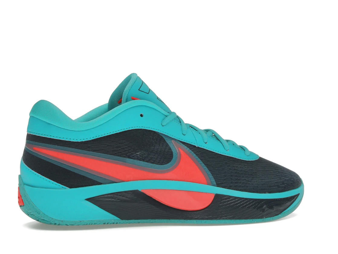 Vue 35 de Nike Giannis Zoom Freak 6 Liam and Maverick