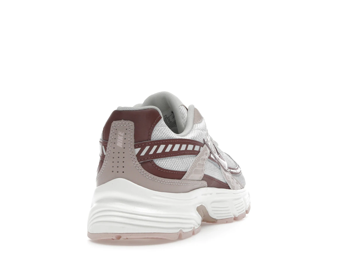 Vue 30 de Nike Initiator Red Sepia Echo Pink 