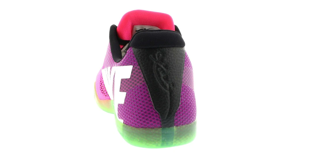 Vue 19 de Nike Kobe 11 EM Low Mambacurial