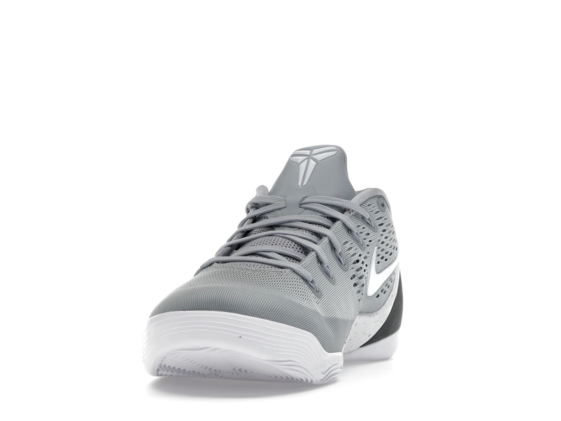 Vue 12 de Nike Kobe 9 EM Low Protro TB Wolf Grey