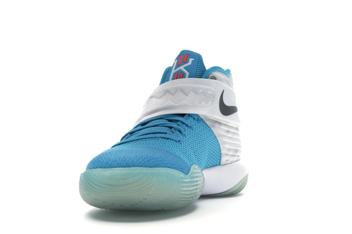 Vue 12 de Nike Kyrie 2 Christmas