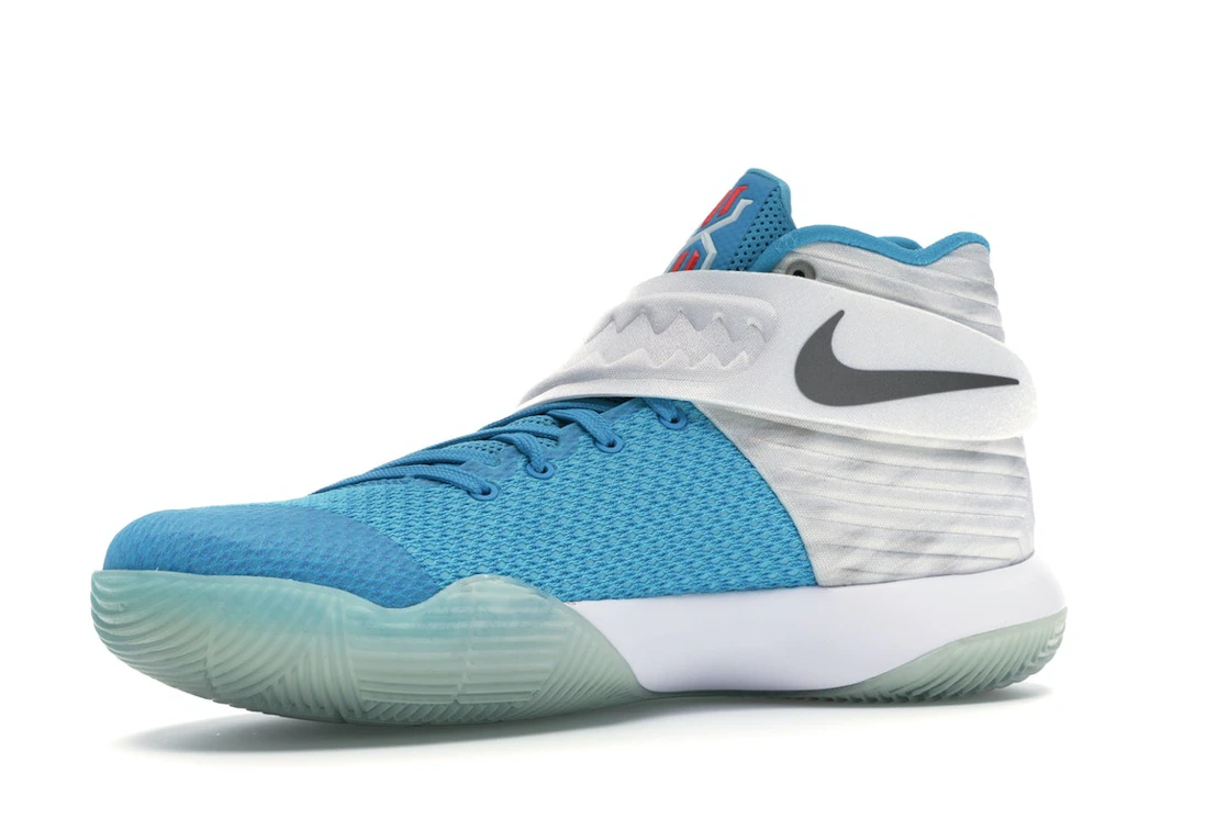 Vue 16 de Nike Kyrie 2 Christmas