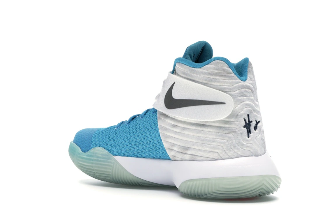 Vue 24 de Nike Kyrie 2 Christmas