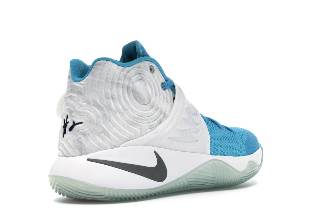 Vue 32 de Nike Kyrie 2 Christmas