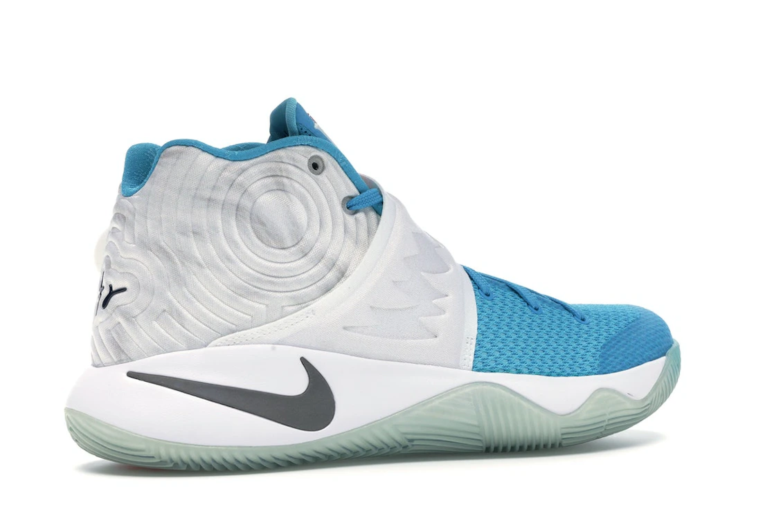 Vue 34 de Nike Kyrie 2 Christmas