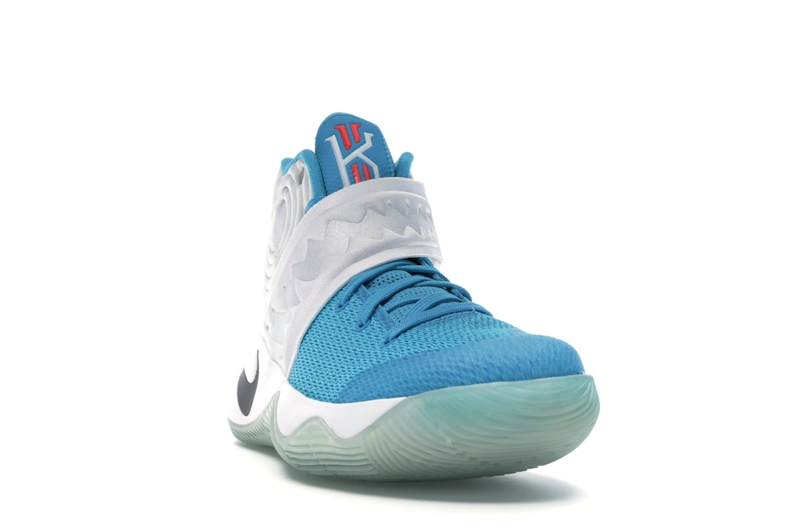 Vue 8 de Nike Kyrie 2 Christmas