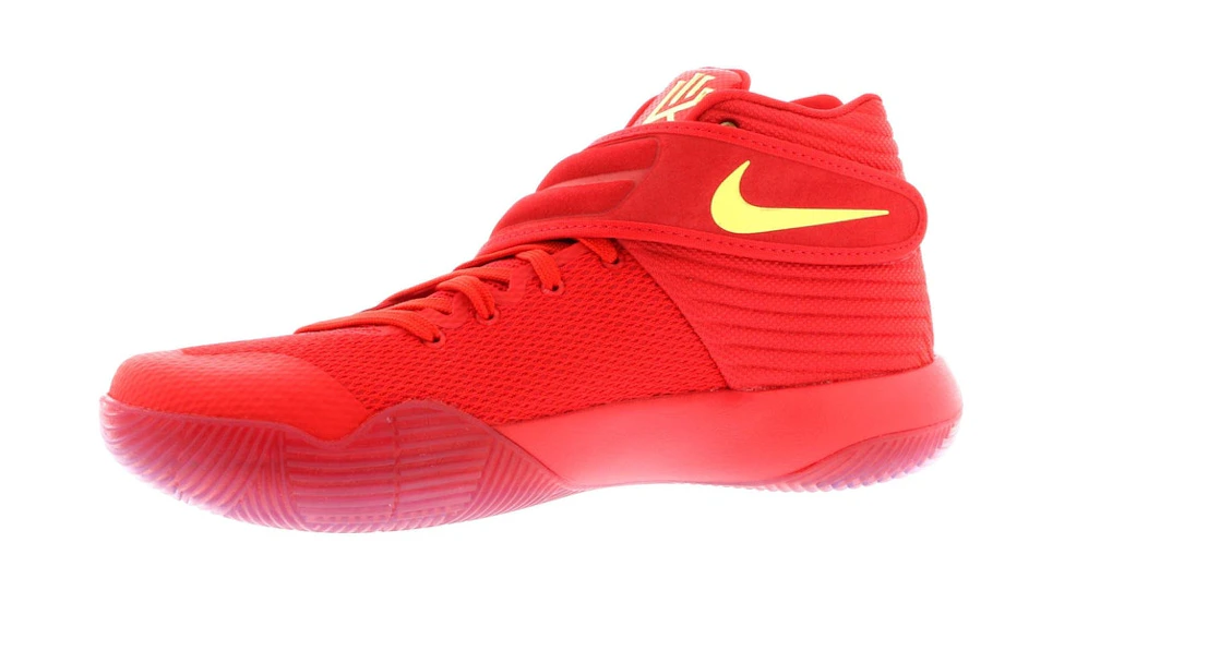 Vue 12 de Nike Kyrie 2 Gold Medal