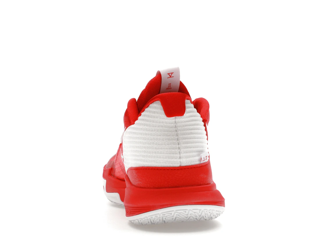 Vue 27 de Nike Kyrie 5 Low TB University Red