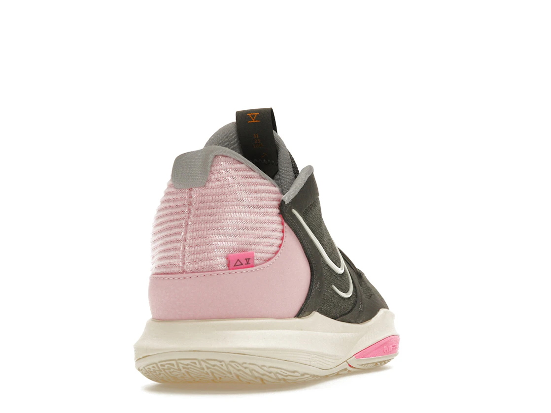 Vue 30 de Nike Kyrie 5 Preservation
