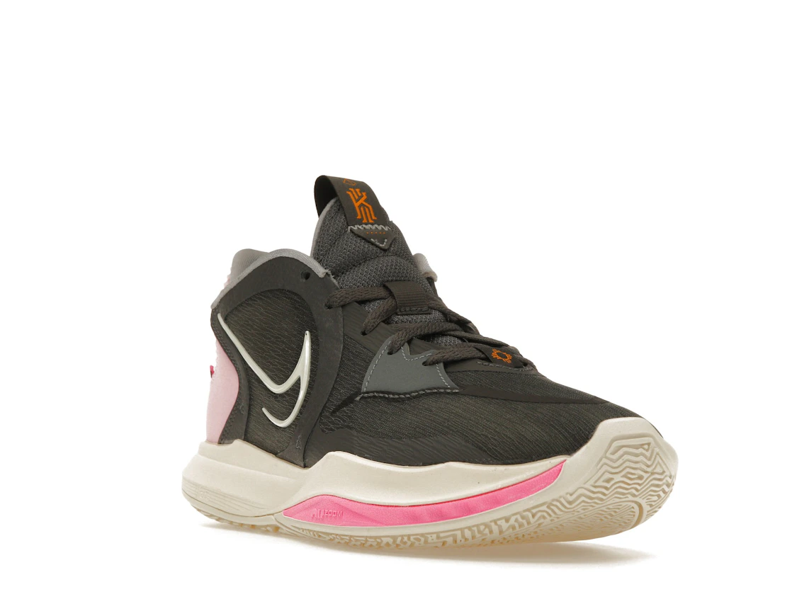 Vue 7 de Nike Kyrie 5 Preservation