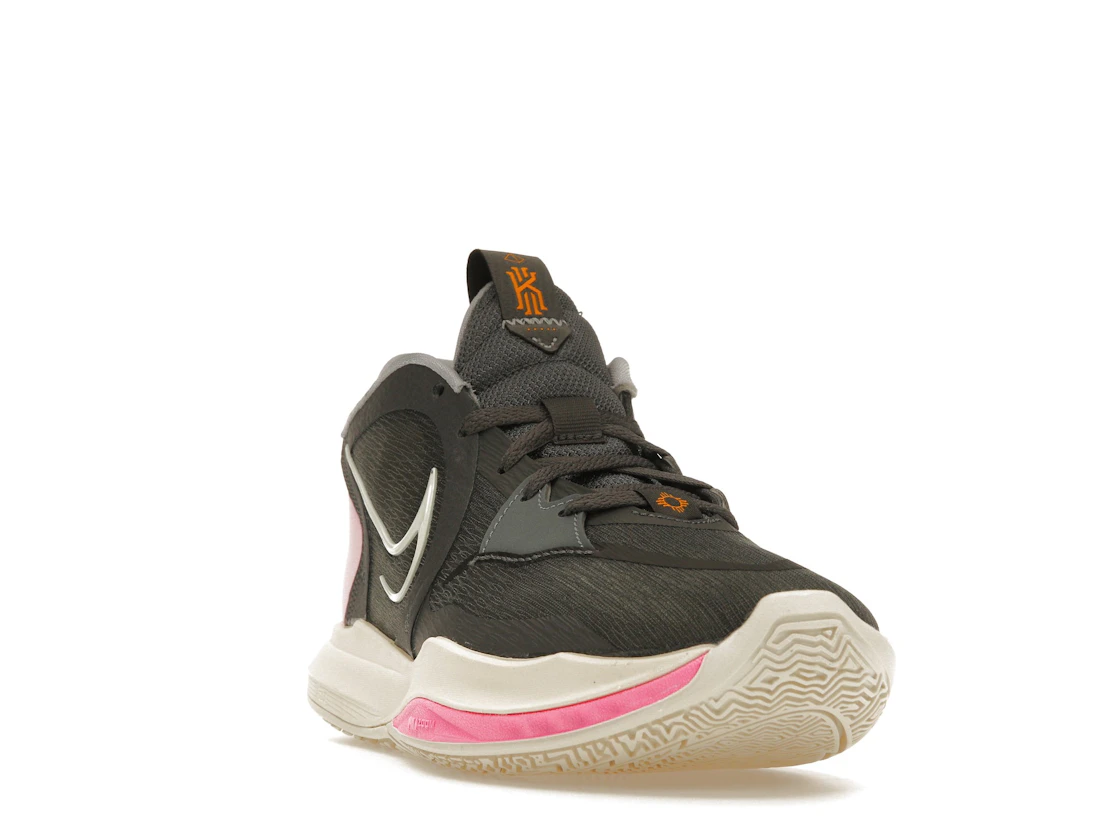 Vue 8 de Nike Kyrie 5 Preservation