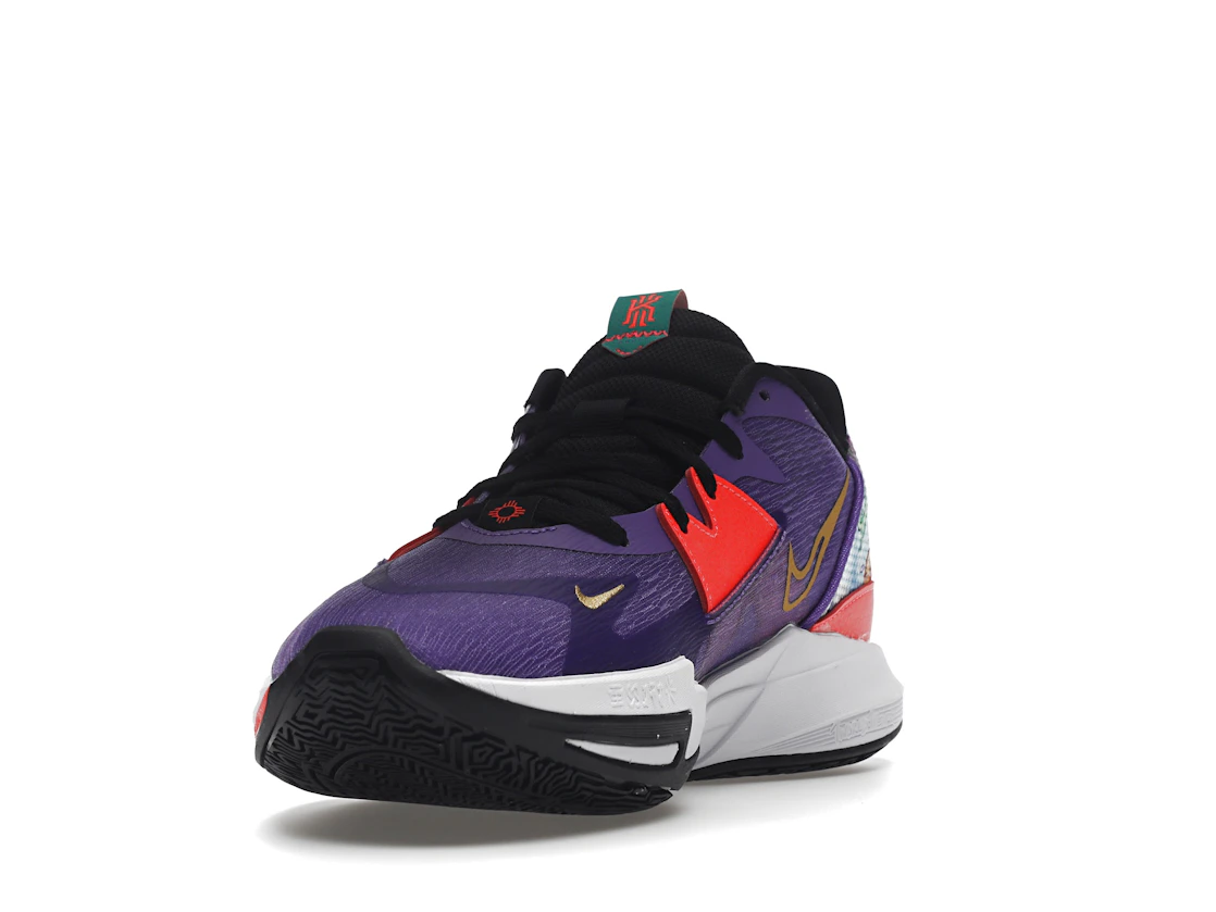 Vue 13 de Nike Kyrie 5 Jewell Loyd Mural