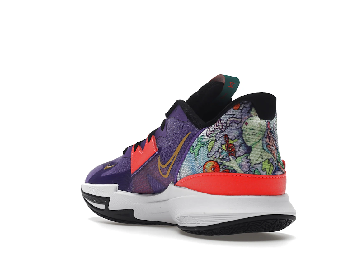 Vue 25 de Nike Kyrie 5 Jewell Loyd Mural